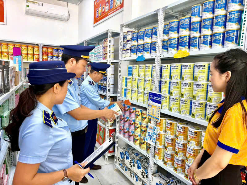 Lực lượng quản lý thị trường tỉnh Thanh Hoá tăng cường kiểm tra, giám sát. (Ảnh: tổng hợp)