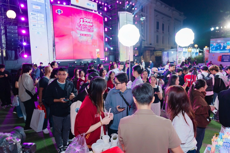 Đông đảo bạn trẻ tham gia Online Friday 2025 - Ảnh: VGP/Vũ Phong