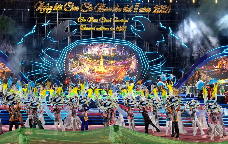 Chương trình văn nghệ chào mừng Ngày hội Cua Cà Mau 2025 - Ảnh: VGP/LS