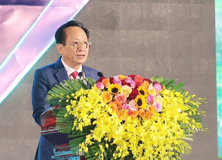 Chủ tịch HĐND tỉnh Cà Mau Phạm Văn Thiều phát biểu khai mạc Ngày hội Cua Cà Mau - Ảnh: VGP/LS