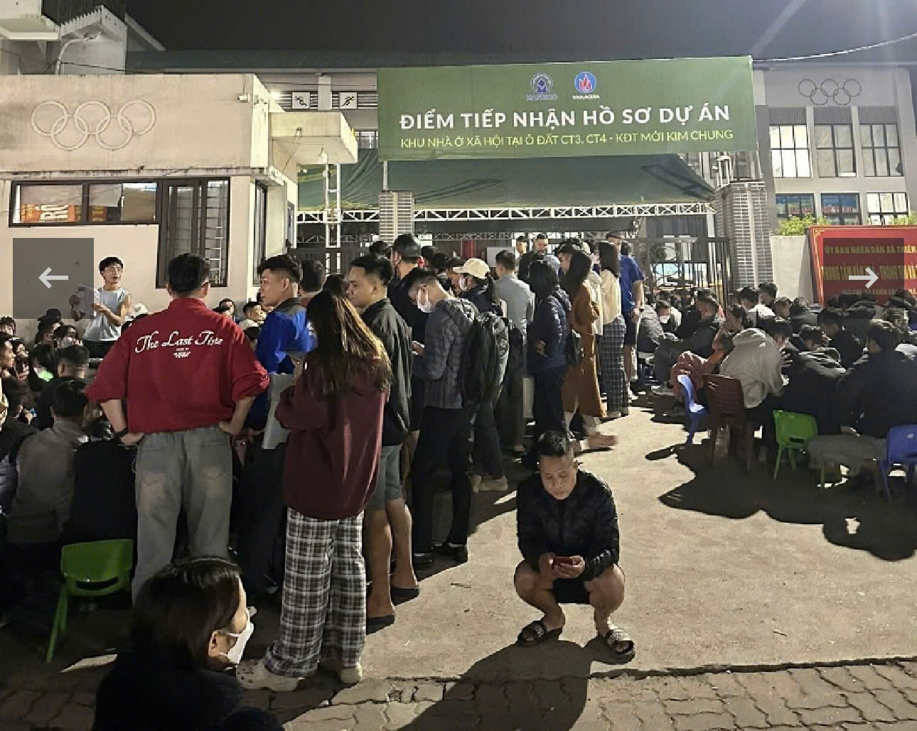 Xếp hàng xuyên đêm: “Gian nan giấc mơ an cư ở Hà Nội”