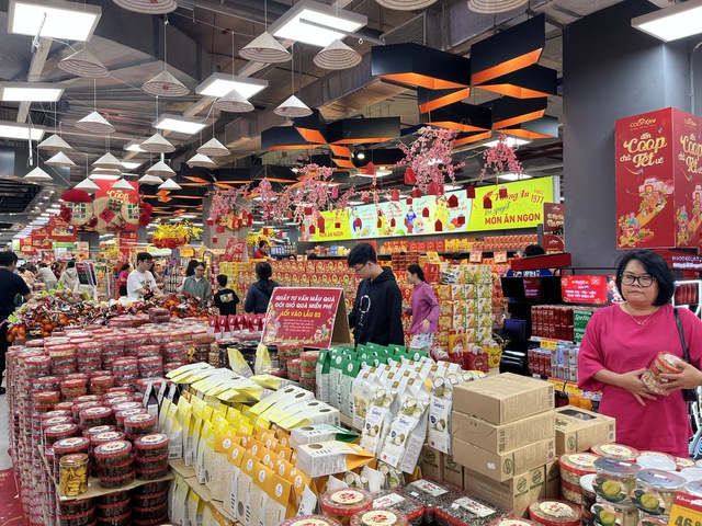 Đẩy mạnh kích cầu tiêu dùng dịp cuối năm và Tết Bính Ngọ