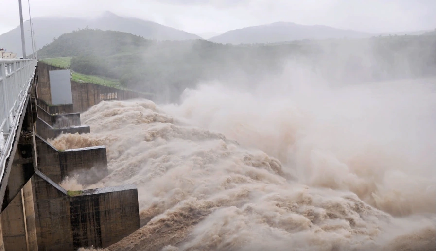 Hồ thủy điện Ba Hạ: Nếu không xả lũ, nguy cơ vỡ đập sẽ xảy ra