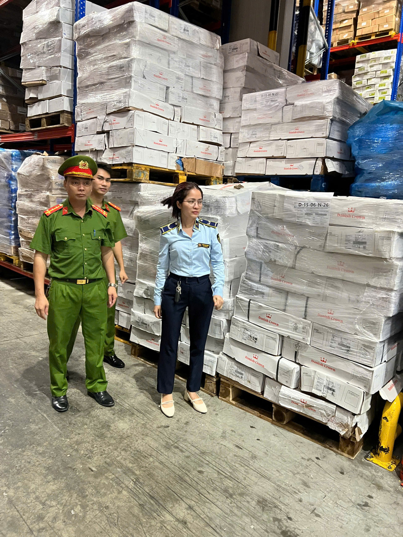 Tiêu hủy 15 tấn xương lợn quá hạn của Thực phẩm Quỳnh Hương