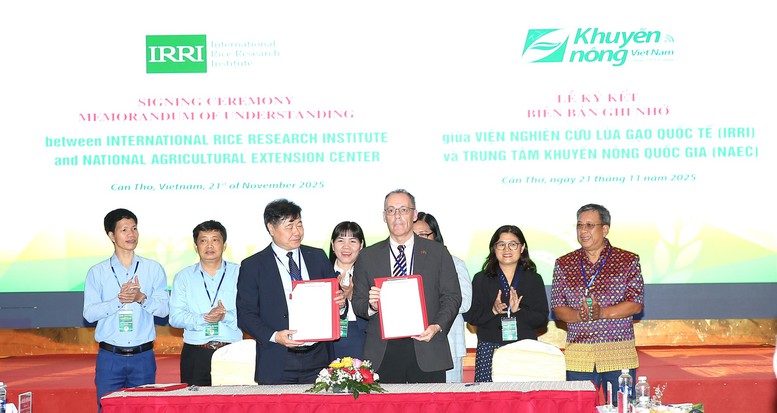 Ký kết hợp tác chiến lược giữa Trung tâm Khuyến nông Quốc gia và Viện Nghiên cứu Lúa gạo Quốc tế - Ảnh: VGP/LS