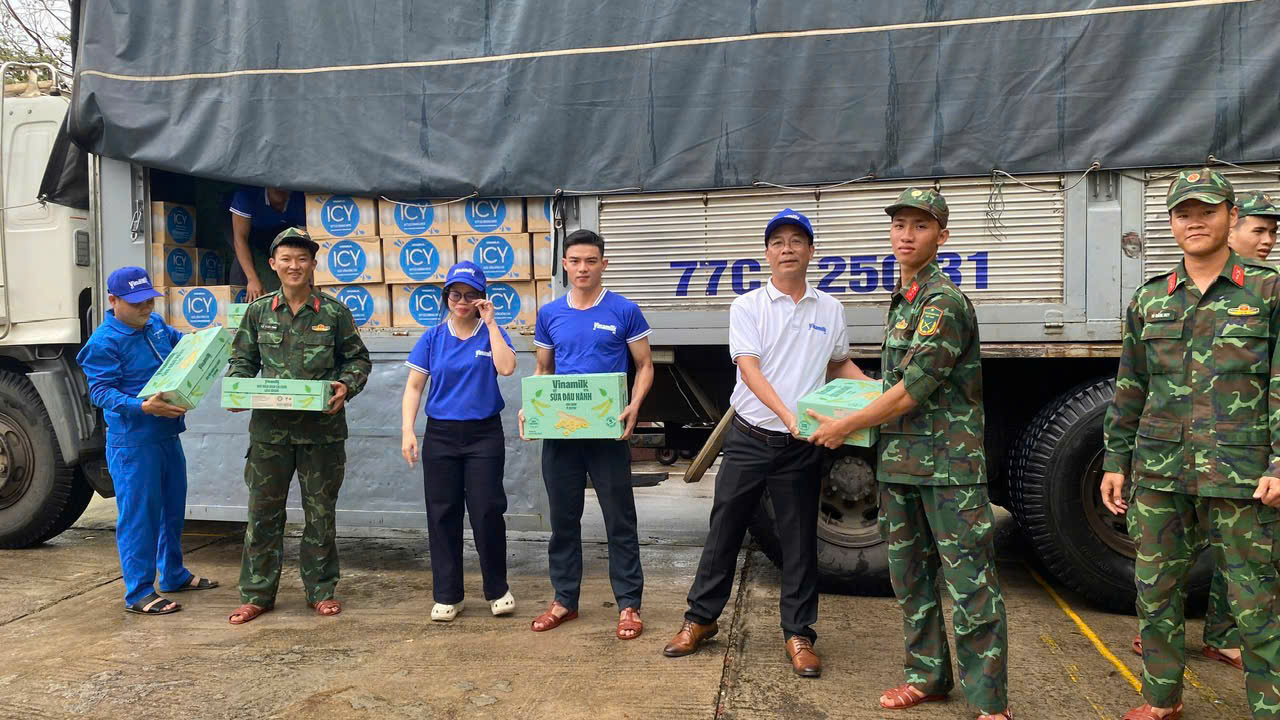 Vận chuyển hàng đến điểm tập kết