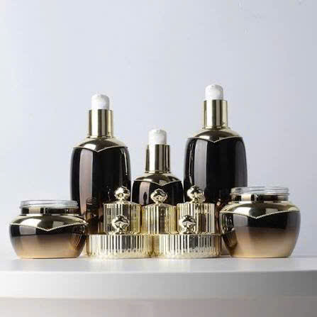 Phú Thọ kiểm tra liên tiếp hai cơ sở kinh doanh mỹ phẩm nhập lậu và hàng giả mạo nhãn hiệu