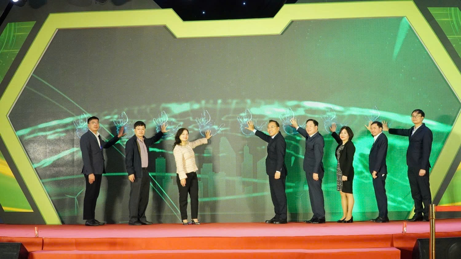 Khai mạc Hội chợ Thiết bị tiết kiệm năng lượng và chuyển đổi xanh 2025.