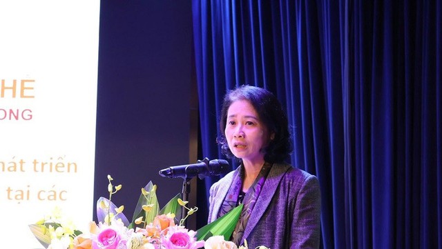 PGS. TS Đặng Mai Anh trình bày tham luận tại Tọa đàm "Đánh thức giá trị làng nghề: Kết nối đầu tư - Lan tỏa văn hóa Thăng Long". Ảnh: VGP.