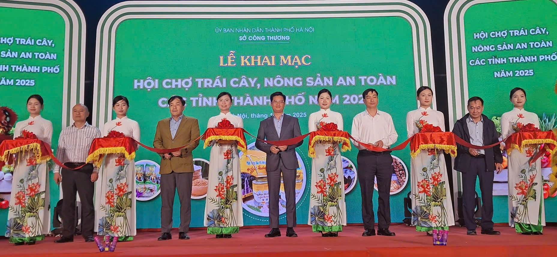 Hà Nội khai mạc Hội chợ trái cây, nông sản an toàn 2025