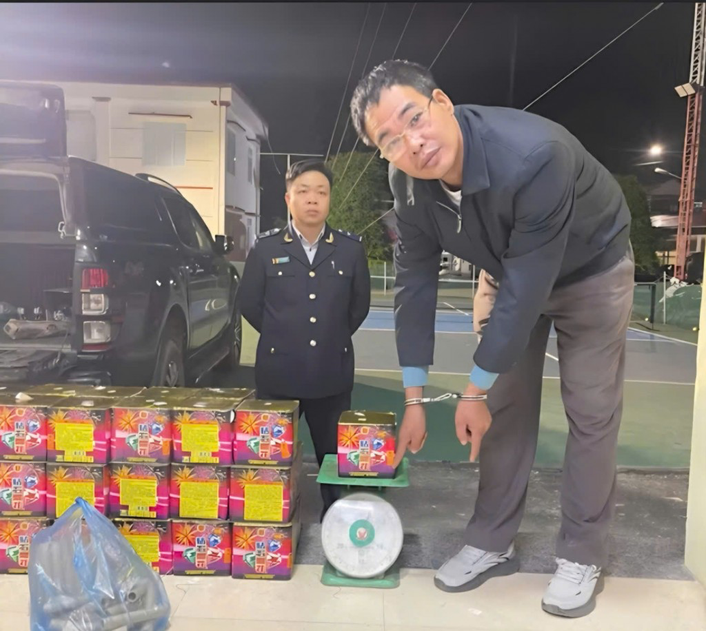 Bắt giữ đối tượng mua bán pháo hoa nổ nhập lậu tại Cao Bằng