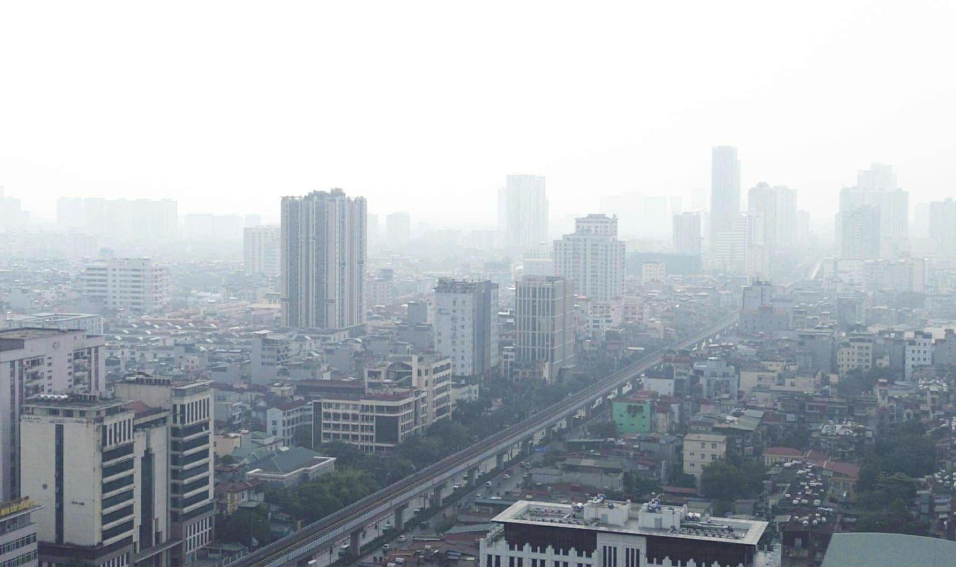 Hà Nội ô nhiễm nghiêm trọng, nhiều khu vực chìm trong bụi mịn ngày 3/12