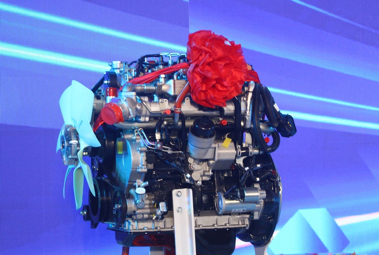 Hai sản phẩm động cơ đầu tiên là Yuchai K11, Yuchai Y24 đã được hoàn thiện và chính thức xuất xưởng - Ảnh: VGP/Nhật Anh