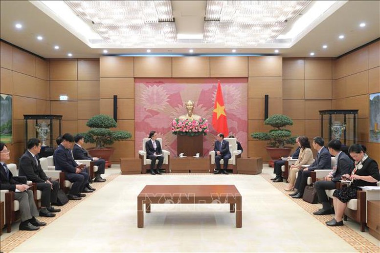 Phó Chủ tịch Quốc hội mong muốn Samsung tiếp tục mở rộng các hoạt động, dự án đầu tư tại Việt Nam