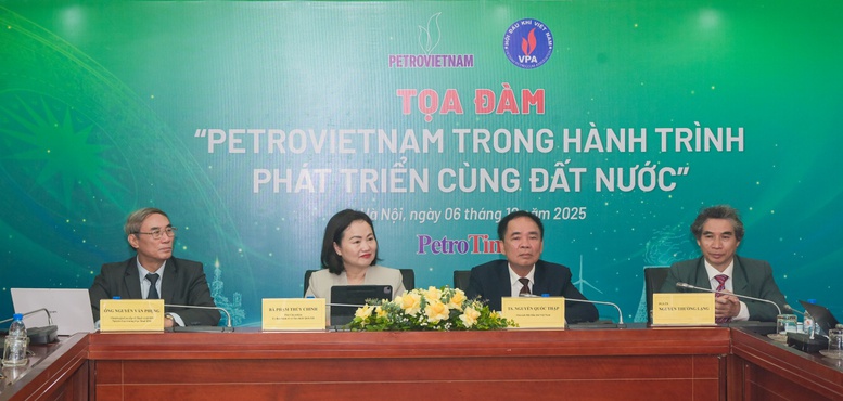Các diễn giả tham dự tọa đàm - Ảnh: VGP