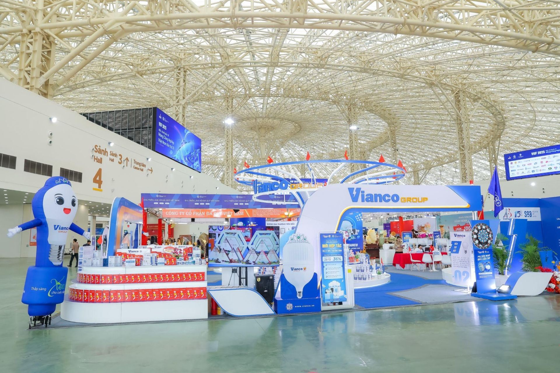 Gian hàng quy mô lớn của Vianco tại triển lãm VIIF 2025