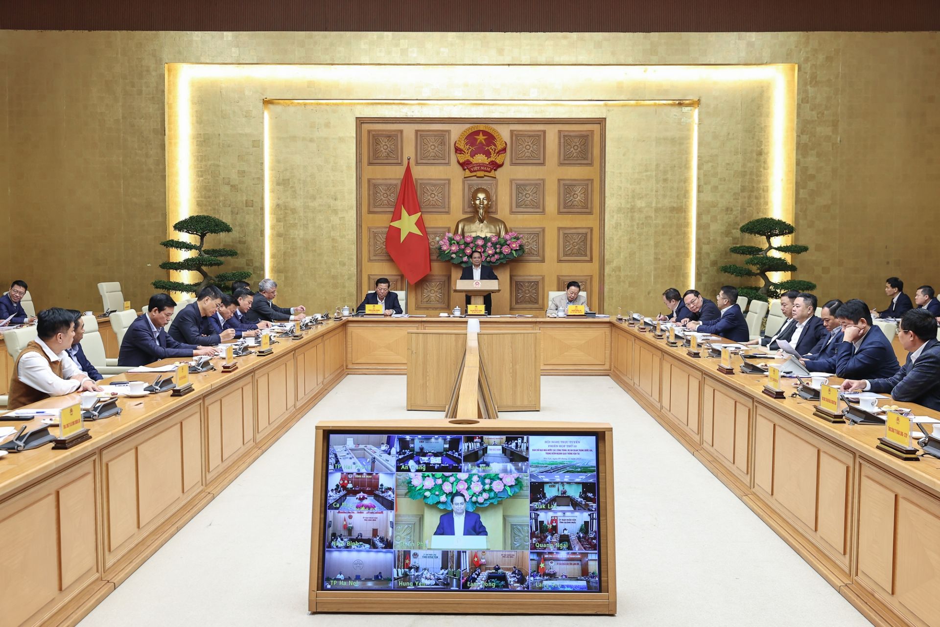 Quyết liệt tháo gỡ vướng mắc, đẩy nhanh tiến độ các dự án hạ tầng quốc gia