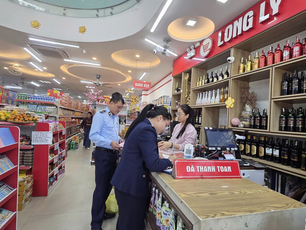 Mở đợt cao điểm chống buôn lậu, gian lận thương mại dịp Tết Bính Ngọ 2026