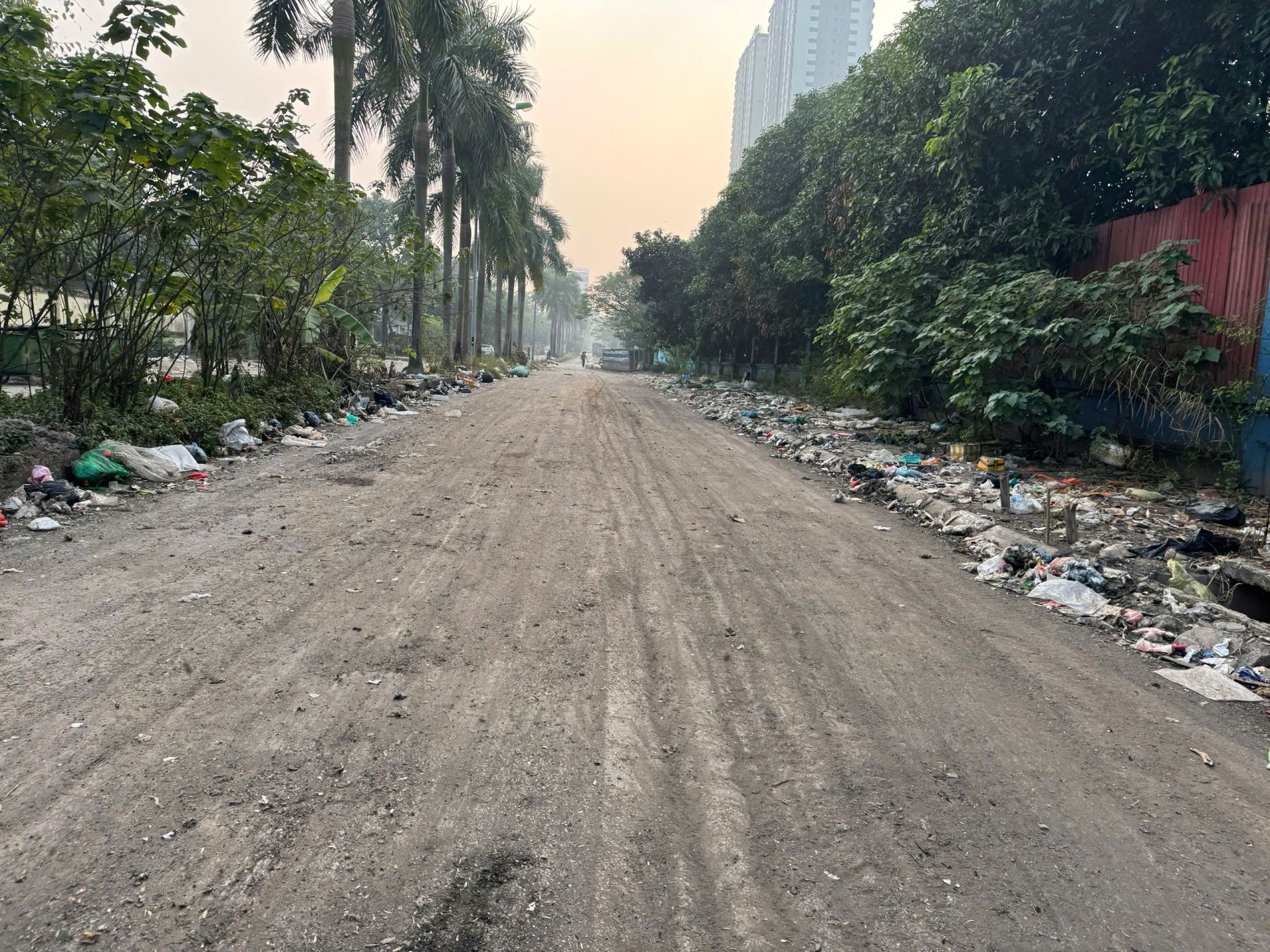 Con đường nằm cạnh trường Đại học Thành Đô - bên trong còn trường tiểu học và THPT khác. (Ảnh: Phương Di)