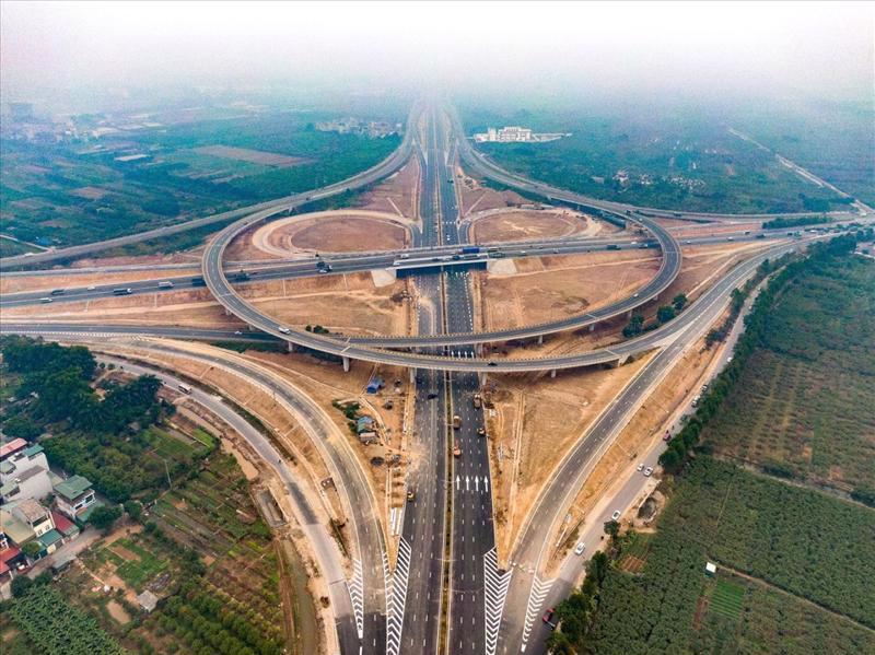 Tiến độ giải ngân cải thiện mạnh, đầu tư công trở thành động lực tăng trưởng của Hà Nội