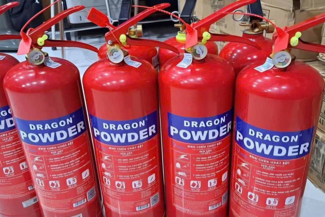 Công an Hà Nội đã thu giữ trên 165.000 bình chữa cháy giả nhãn hiệu DRAGON bán ra thị trường