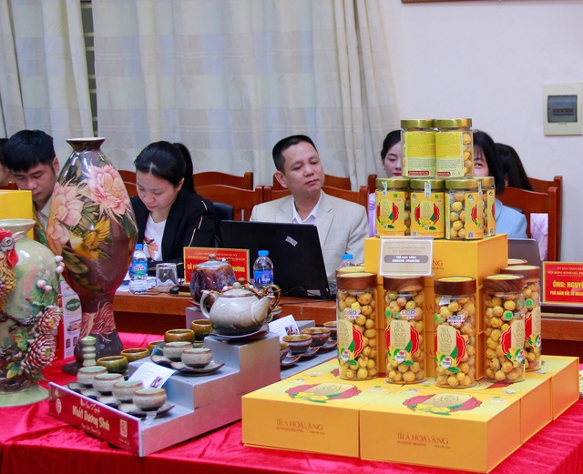 C&aacute;c sản phẩm tham gia đ&aacute;nh gi&aacute;, ph&acirc;n hạng OCOP tại chương tr&igrave;nh. Ảnh: VGP/Thiện T&acirc;m