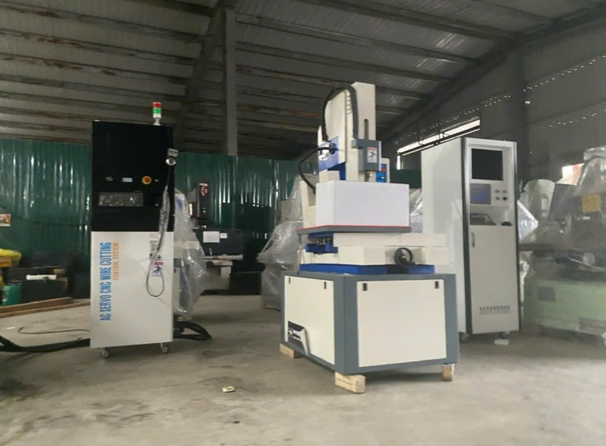 M&aacute;y moc, thiết bị đ&atilde; qua sử dụng gian lận nhập khẩu bị lực lượng Hải quan ph&aacute;t hiện. (Ảnh: CHQ)