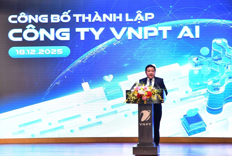 &Ocirc;ng Huỳnh Quang Li&ecirc;m, Tổng Gi&aacute;m đốc VNPT: Việc th&agrave;nh lập VNPT AI thể hiện quyết t&acirc;m trong việc tập trung năng lực AI, phục vụ định hướng chuyển đổi theo m&ocirc; h&igrave;nh "Data Driven, AI-first" - Ảnh: VGP/HM