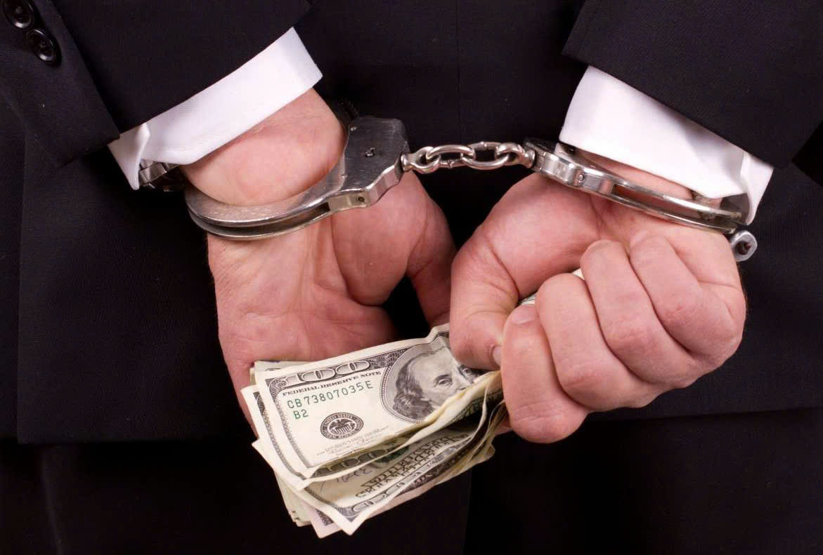 “Nén bạc đâm toạc tờ giấy” tại Cục An toàn thực phẩm Bộ Y tế: Doanh nghiệp ‘dúi’ tiền để kết quả kiểm tra êm đẹp