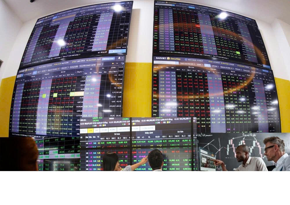 Một số cổ phiếu đáng chú ý ngày 24/12: MWG, STB, FRT