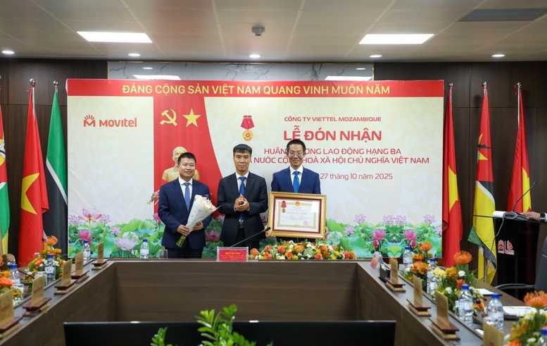 Lễ trao Hu&acirc;n chương Lao động hạng Ba cho Viettel Mozambique (Movitel) ng&agrave;y 27/10/2025.