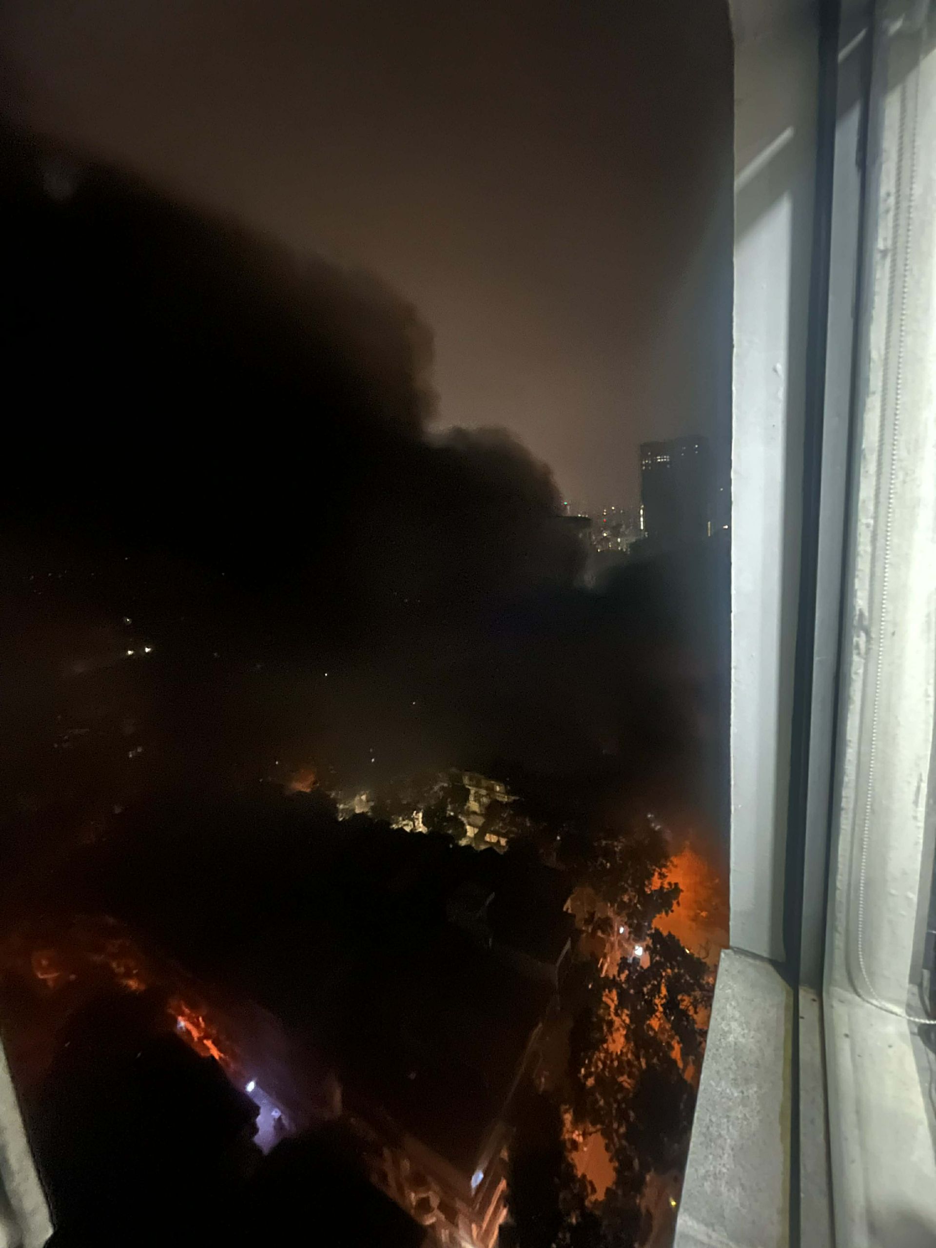 Hà Nội: Cháy lớn ở chợ Xanh, khu đô thị Định Công