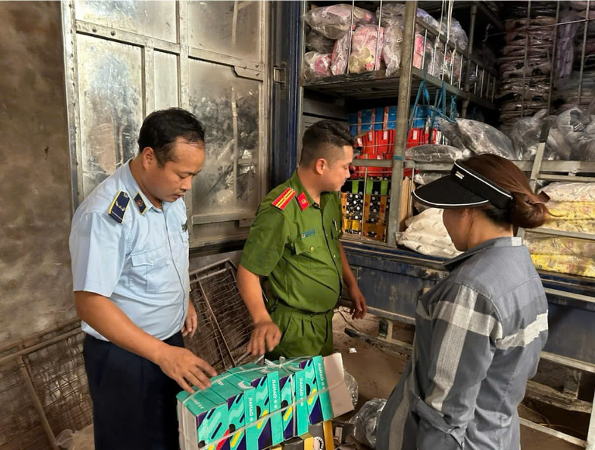 Lực lượng Quản l&yacute; thị trường Sơn La sẽ phối hợp với c&aacute;c lực lượng chức năng, tr&aacute;nh chồng ch&eacute;o, bỏ s&oacute;t địa b&agrave;n cũng như n&acirc;ng cao hiệu quả đấu tranh, ngăn chặn c&aacute;c h&agrave;nh vi vi phạm. Ảnh: Nguyễn Nhung