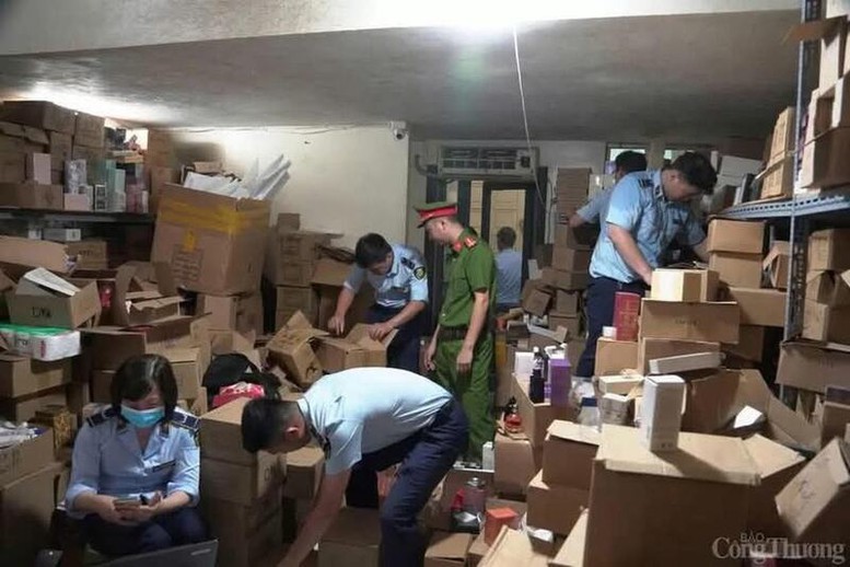 Phát hiện cơ sở kinh doanh nước giặt giả mạo nhãn hiệu trên không gian mạng