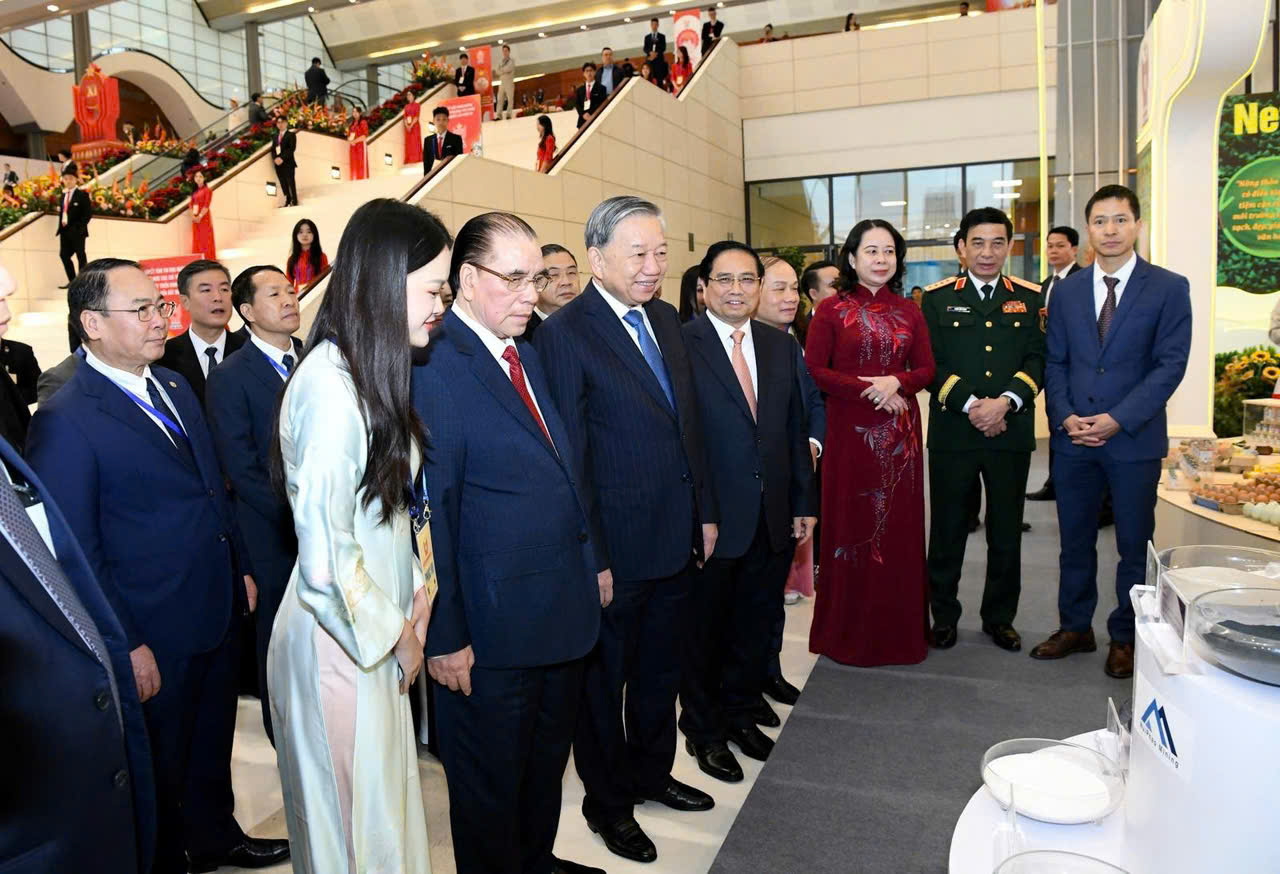 Tổng B&iacute; thư T&ocirc; L&acirc;m, Thủ tướng Ch&iacute;nh phủ Phạm Minh Ch&iacute;nh c&ugrave;ng nhiều đồng ch&iacute; l&atilde;nh đạo Đảng, Nh&agrave; nước đ&atilde; tới thăm gian trưng b&agrave;y của Masan High-Tech Materials