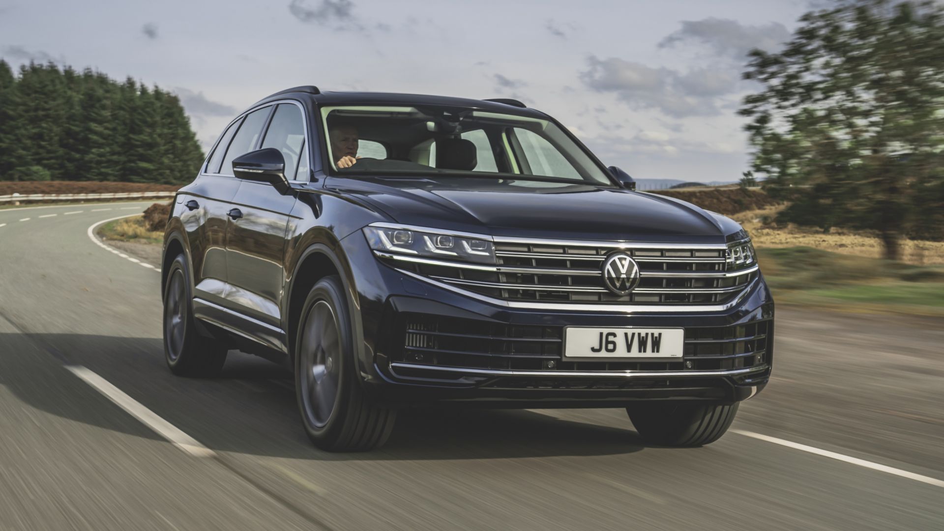 Volkswagen Touareg giảm giá đến 330 triệu đồng trong đợt ưu đãi cuối năm