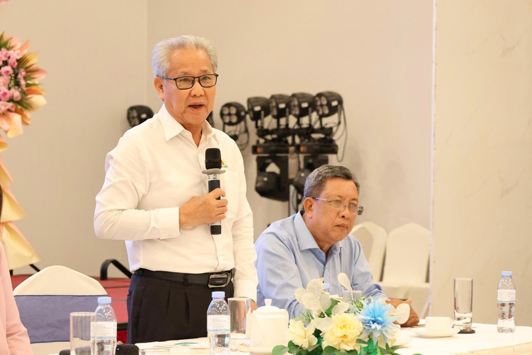 Ph&oacute; Chủ tịch VIETRISA Huỳnh Văn Th&ograve;n: Phải chuyển dần vai tr&ograve; thương lượng &ldquo;định gi&aacute; b&aacute;n&rdquo; l&uacute;a gạo từ người mua sang người b&aacute;n, tức l&agrave; người n&ocirc;ng d&acirc;n - Ảnh: VGP/LS