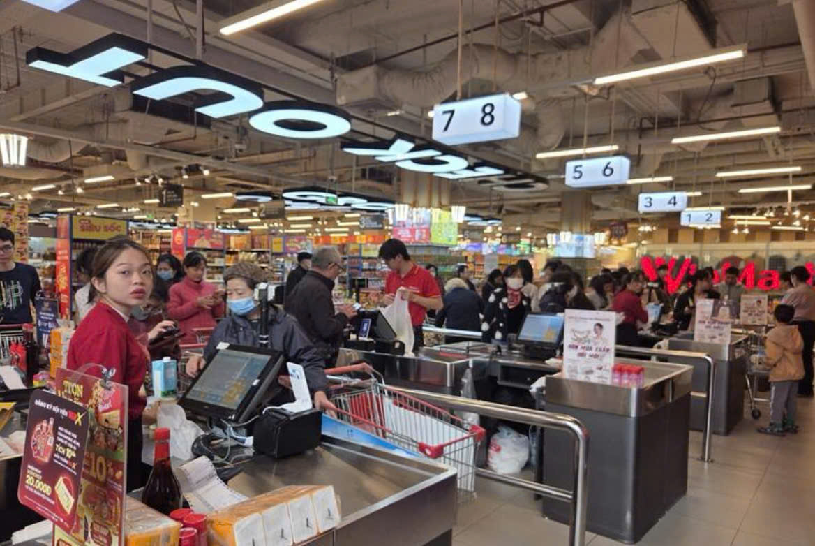 Ng&agrave;y đầu ti&ecirc;n của kỳ nghỉ lễ, sức mua tại si&ecirc;u thị tăng cao.