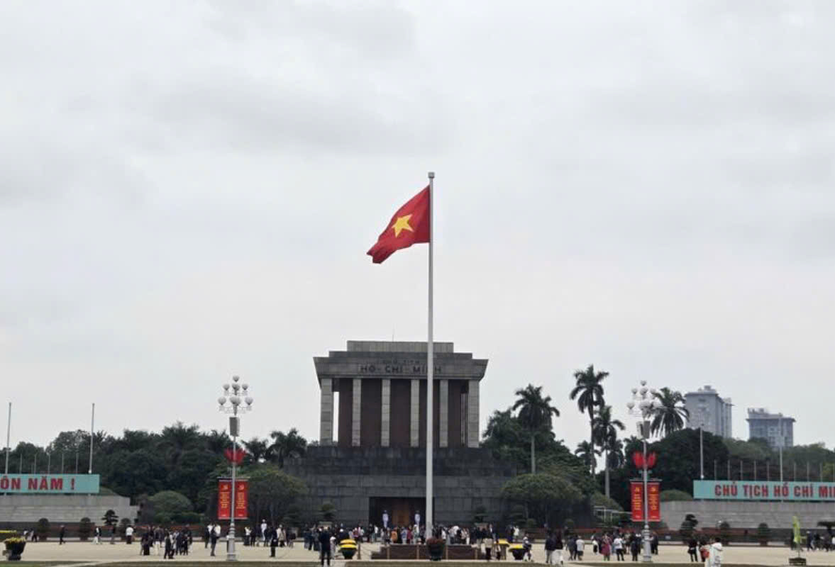 Quang cảnh Lăng Chủ tịch Hồ Ch&iacute; Minh s&aacute;ng 2/1/2026.