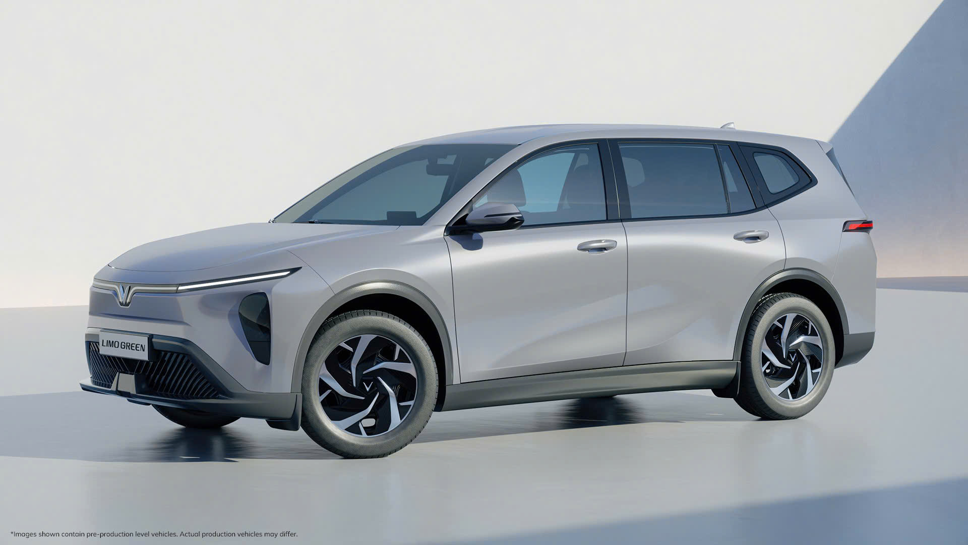 Mẫu xe điện 7 chỗ Limo Green của VinFast được nhiều người chọn mua nhờ lợi thế ph&ugrave; hợp chạy dịch vụ lẫn phục vụ nhu cầu gia đ&igrave;nh.