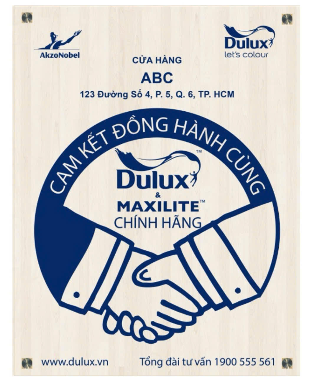 Bảng Cam kết đồng h&agrave;nh được treo tại c&aacute;c cửa h&agrave;ng để đảm bảo độ uy t&iacute;n.