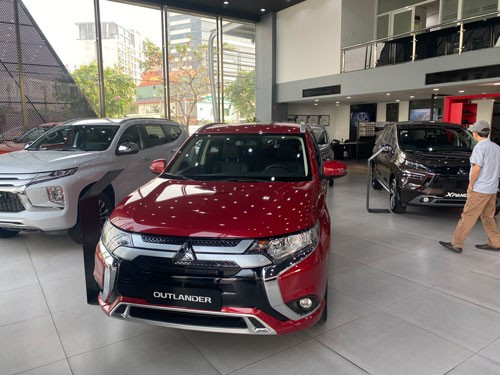 Chính thức giảm 6 triệu đồng lệ phí khi đăng ký xe ô tô ở Hà Nội và TP Hồ Chí Minh