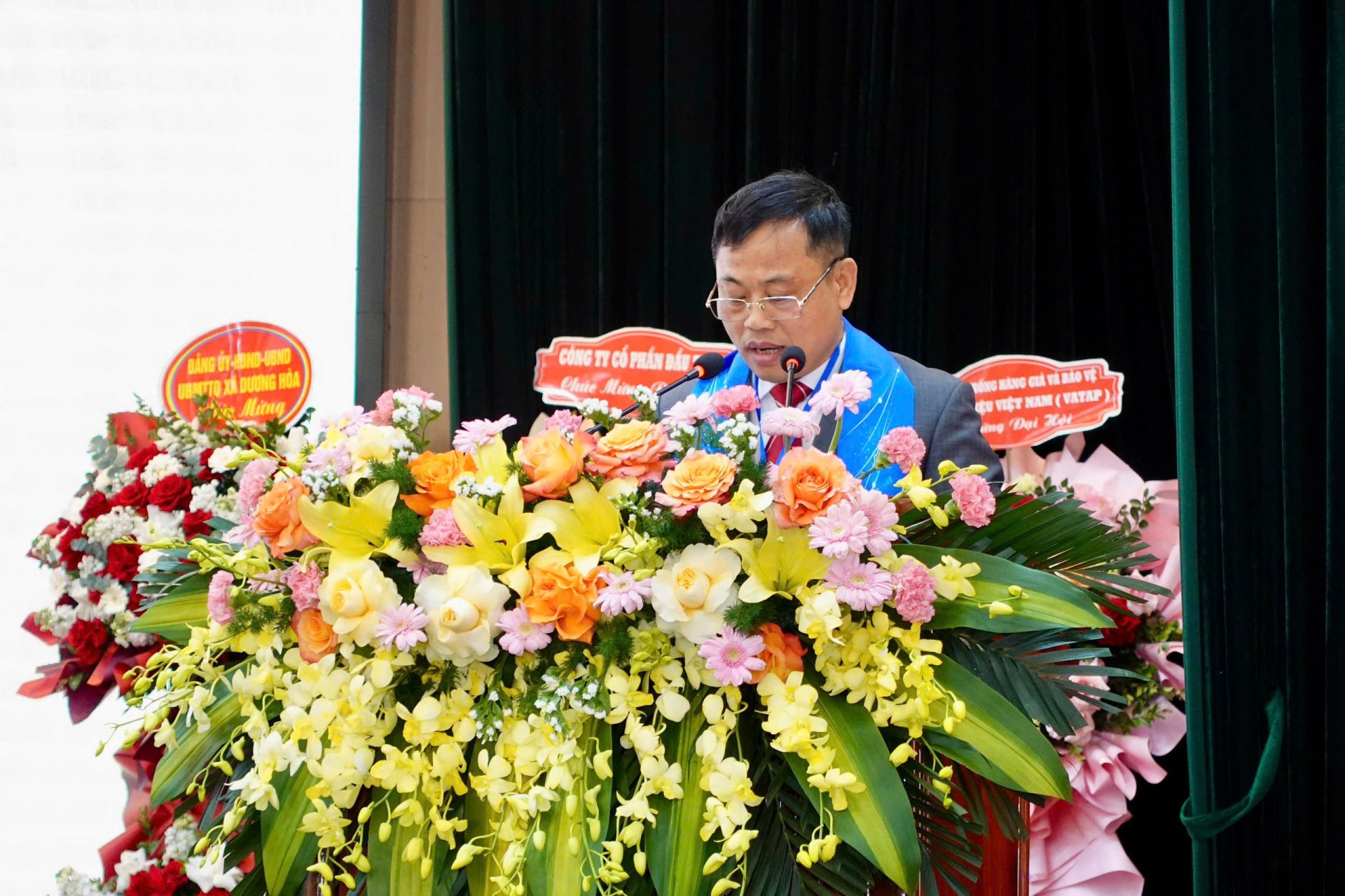 &Ocirc;ng Nguyễn Xu&acirc;n Đức- Gi&aacute;m đốc C&ocirc;ng ty TNHH thương mại Đức Hiền, Chủ tịch danh dự Hội Doanh nghiệp x&atilde; Ho&agrave;i Đức ph&aacute;t biểu khai mạc Đại hội