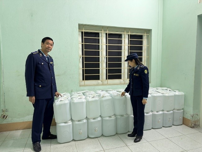 Siết chặt thị trường trước Tết, Đội QLTT số 5 Lào Cai liên tiếp phát hiện vi phạm