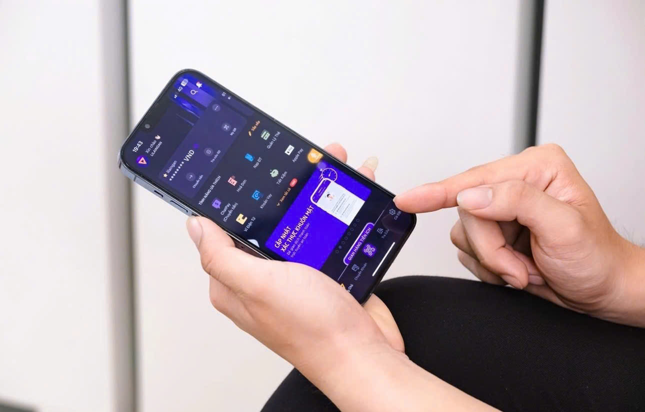 App TPBank hiện đ&atilde; t&iacute;ch hợp nộp thuế trực tuyến, đồng thời li&ecirc;n kết với phần mềm quản l&yacute; b&aacute;n h&agrave;ng v&agrave; tạo chữ k&yacute; số (Ảnh: TPBank)