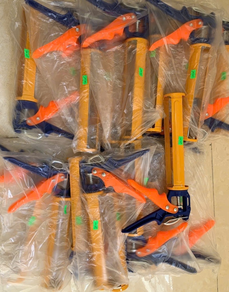 Thu giữ 320 cây bắn keo silicone không nguồn gốc xuất xứ