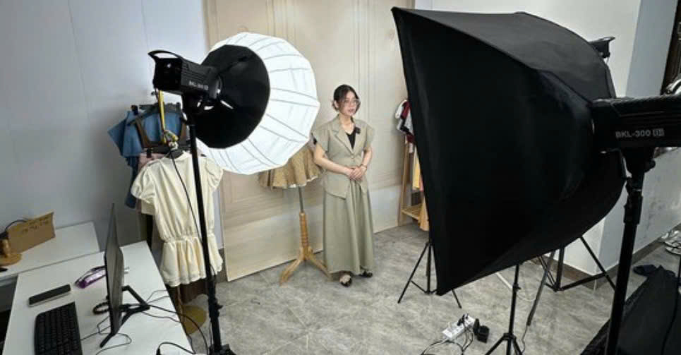 Dịch vụ livestream bán hàng Tết kín lịch, giá thuê KOL tăng chóng mặt