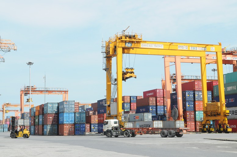 Xuất nhập khẩu tiếp tục l&agrave; điểm s&aacute;ng của nền kinh tế khi li&ecirc;n tiếp lập kỷ lục mới