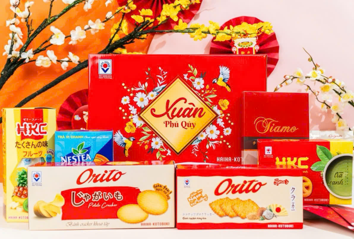 Hải H&agrave; &ndash; Kotobuki được ghi nhận l&agrave; một v&iacute; dụ ti&ecirc;u biểu khi tập trung v&agrave;o c&aacute;c d&ograve;ng b&aacute;nh quy, cracker v&agrave; b&aacute;nh kẹo truyền thống với hương vị vừa phải, dễ sử dụng trong gia đ&igrave;nh.