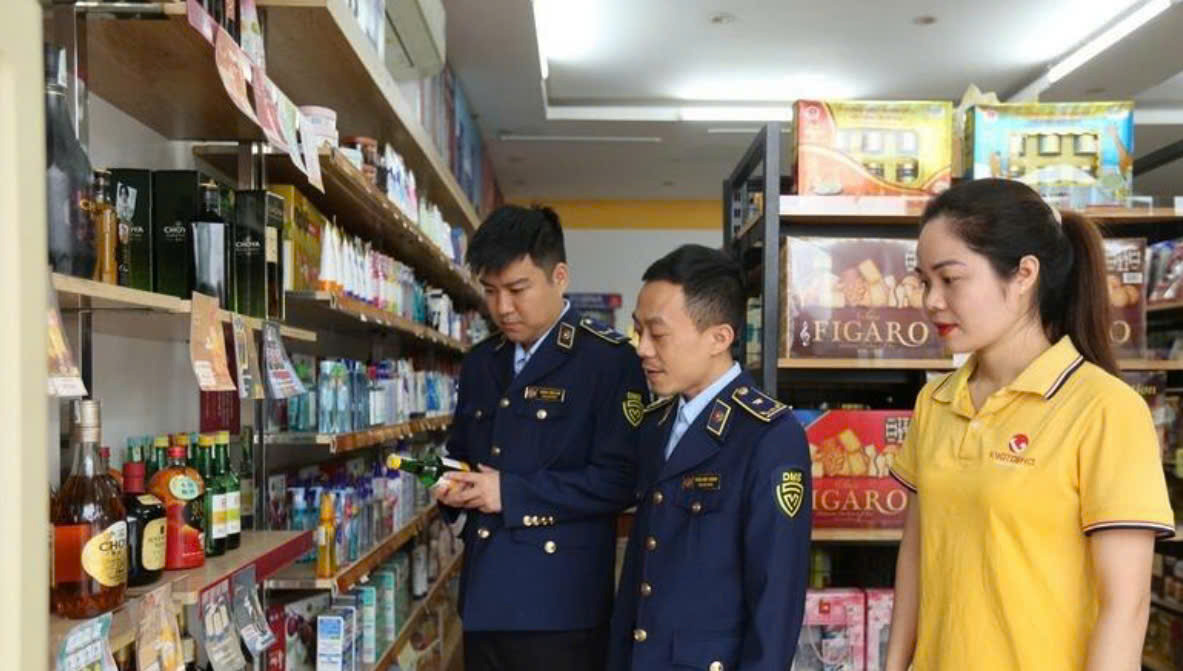 Thị trường cuối năm đa dạng k&eacute;o theo c&aacute;c h&agrave;nh vi gian lận thương mại. (Ảnh: Trọng T&ugrave;ng)